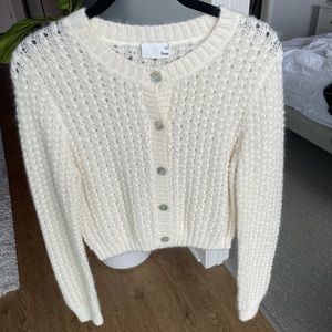 Aritzia Wilfred Free sweater